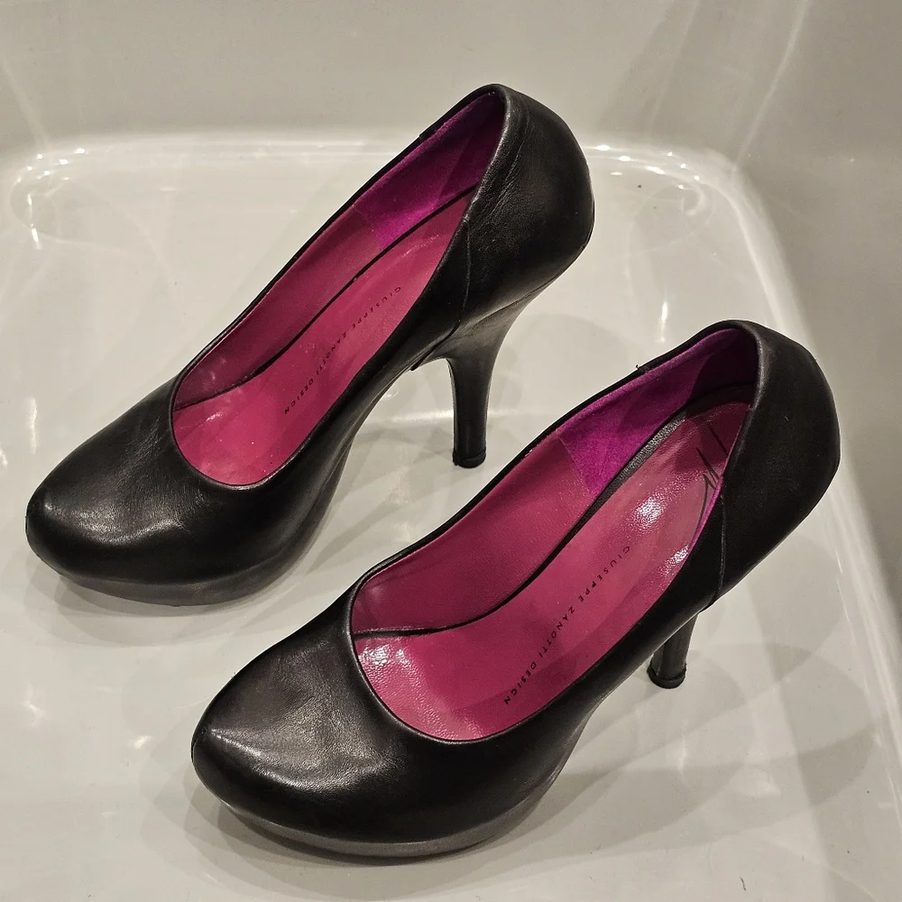 GIUSEPPE ZANOTTI Black Leather Classic Round Toe Platform Pumps (EU 36.5)